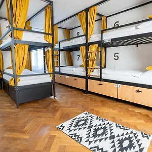 https://hostel-white-wolf-house-apartments.praguehotelsweb.com